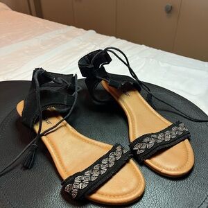 Minnetonka Black and Tan Sandals